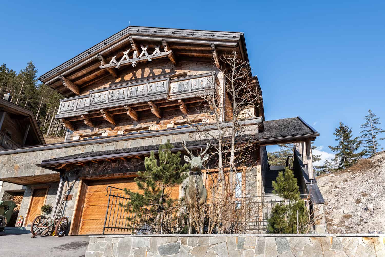 Luxus Chalet Tirol – Atemberaubendes Chalet mit traditionellem Alpencharme, moderner Eleganz und exklusiver Lage in den Tiroler Bergen.