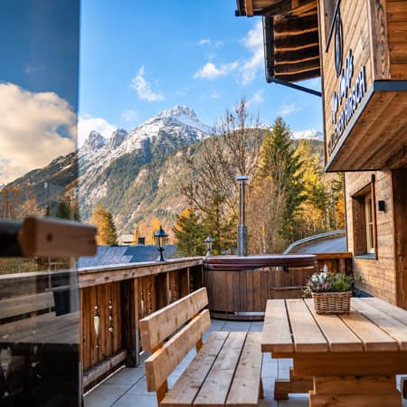 Alpe Chalets, Terrasse mit Ausblick auf die Berge